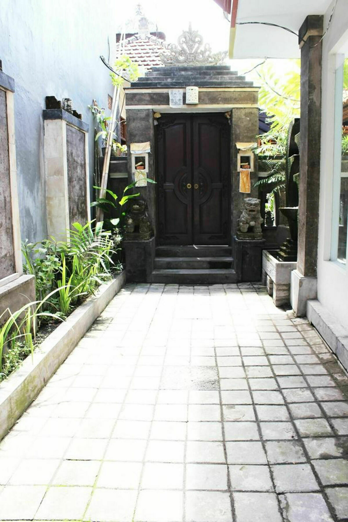 Kuta Beach Hostel Exterior photo